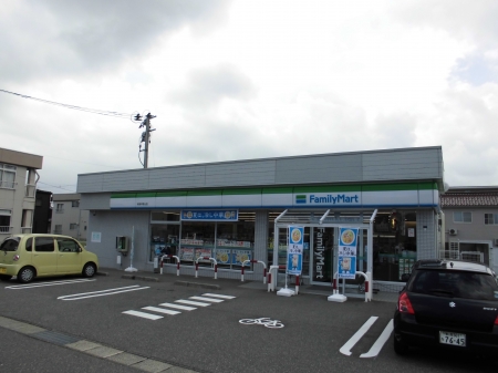 コンビニ　ファミリーマート新潟中野山店（コンビニ）まで944m