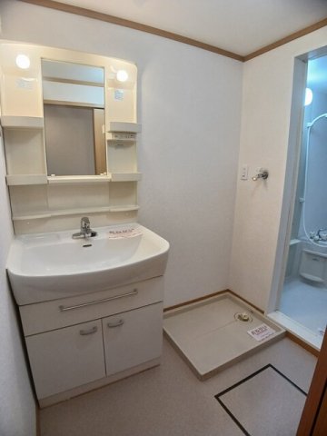 洗面設備　使いやすい洗面所です