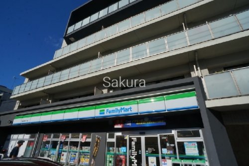 コンビニ　ファミリーマート（コンビニ）まで591m