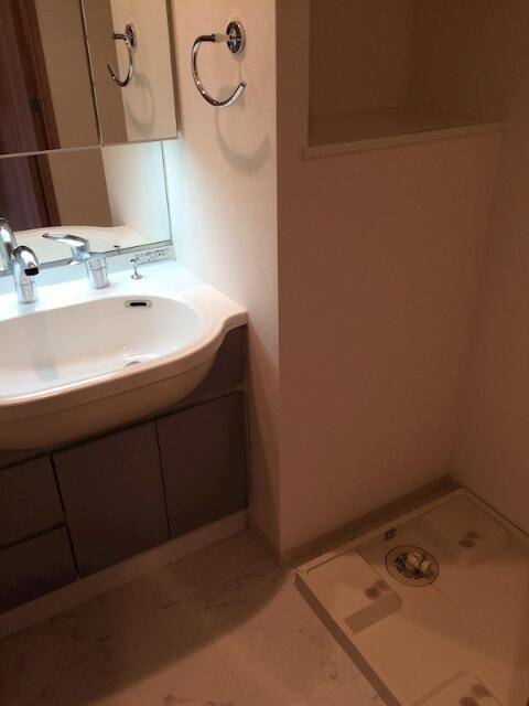 バルコニー　浴室乾燥機完備