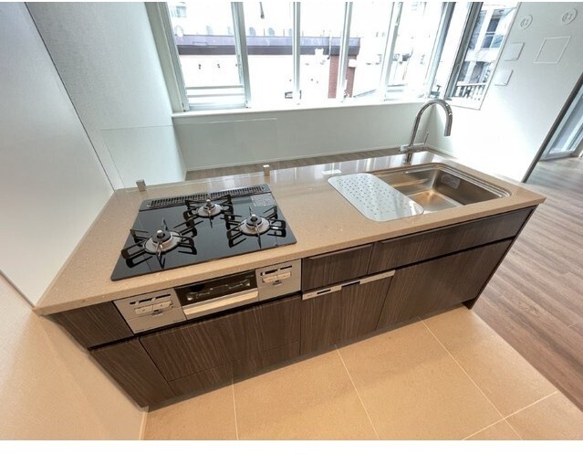 キッチン　周りを見渡しながら調理のできるカウンターキッチンです♪