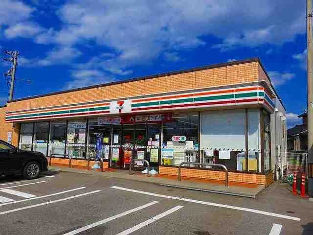 コンビニ　セブンイレブン（コンビニ）まで240m