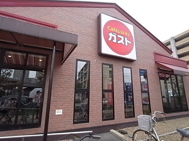 飲食店　ガスト　宝塚南口店（飲食店）まで300m