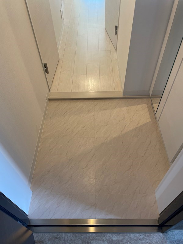 玄関　※同物件、別部屋参考写真