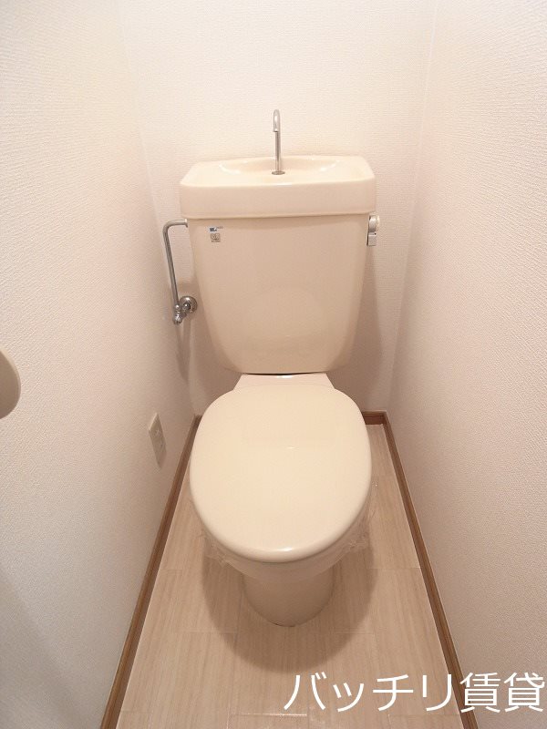 トイレ　別号室タイプの為、現状を優先いたします