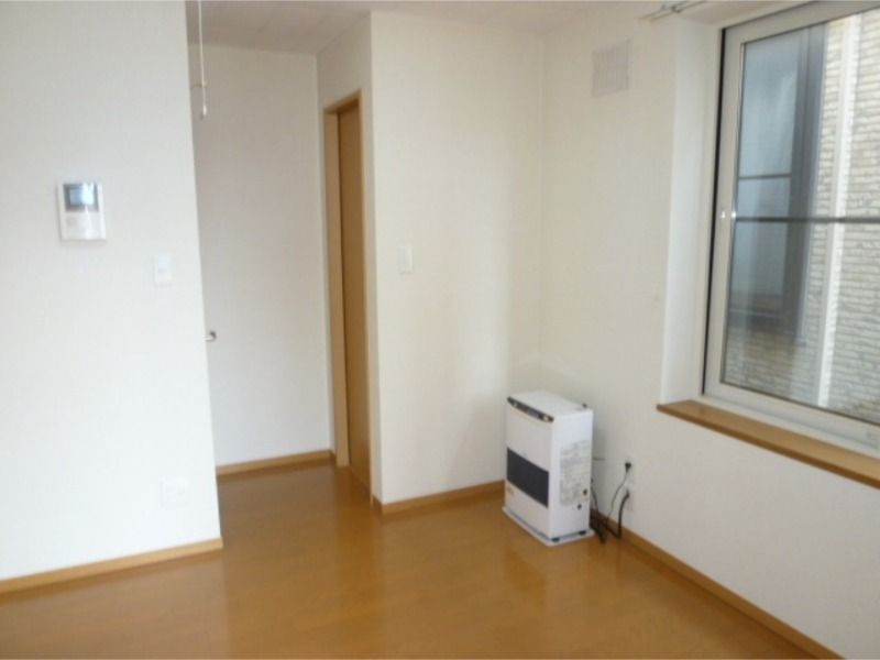 居室・リビング　退去予定につき反転タイプの画像です。