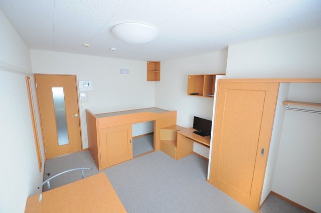 居室・リビング　１Ｆ　フローリング　２Ｆ　カーペット