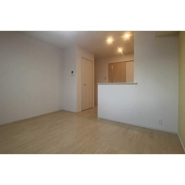 居室・リビング　同じ建物の別のお部屋