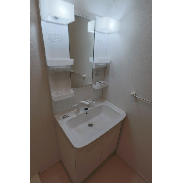 洗面設備　同じ建物の別のお部屋