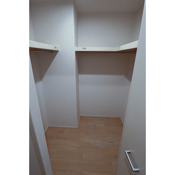 収納　同じ建物の別のお部屋