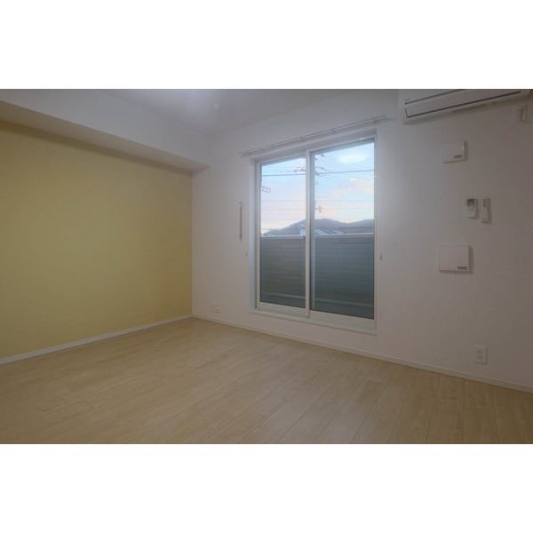 居室・リビング　同じ建物の別のお部屋