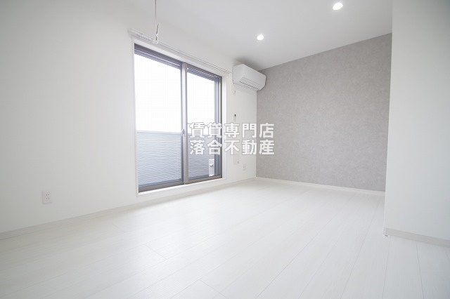 居室・リビング　白基調のゆったりとしたお部屋♪