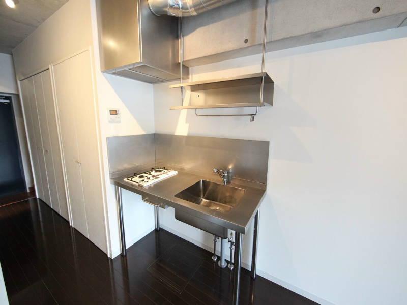 キッチン　システムキッチン（ガス2口）冷蔵庫・レンジ等ご用意できます