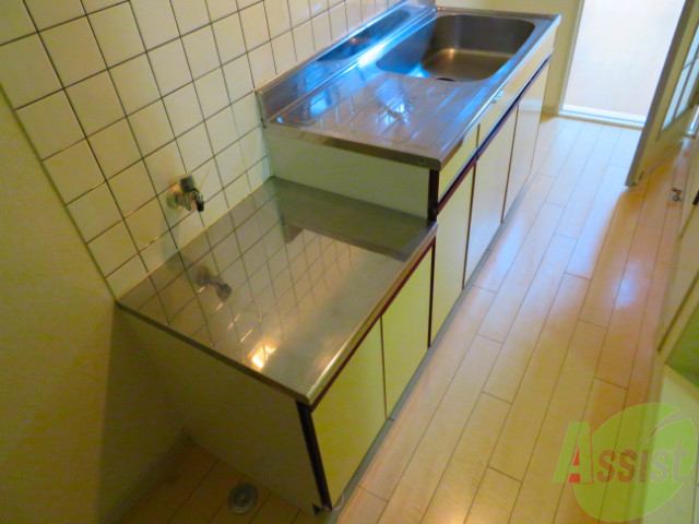 キッチン　一人暮らしには十分な大きさのキッチンですね。