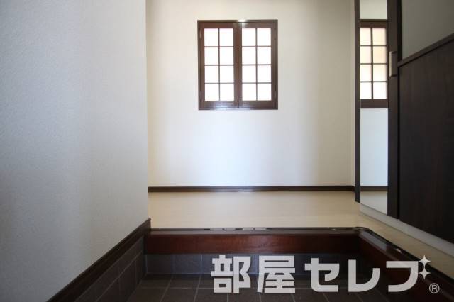 玄関　玄関口。