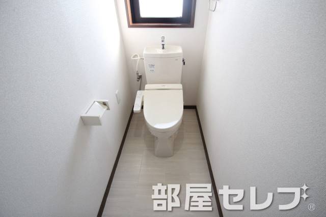 トイレ　温水洗浄便座。