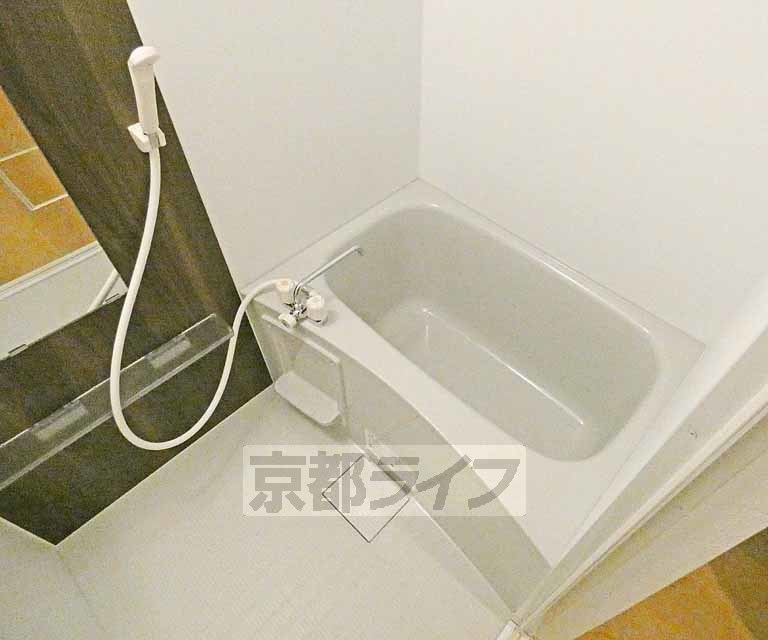 バス・シャワールーム　清潔感のあるバスルーム。