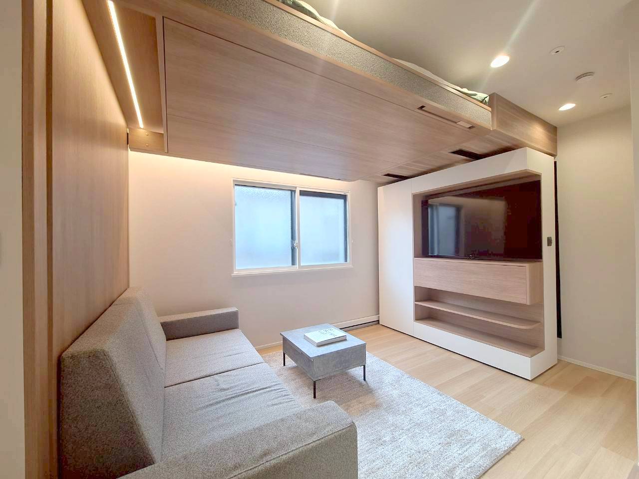 居室・リビング　★デイタイムはベッドを上げてゆったりリビングとしてお使いいた