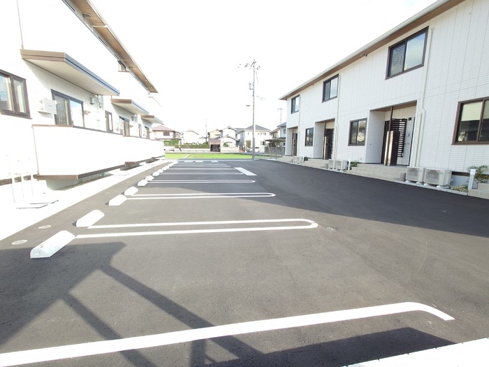 エントランス　駐車場