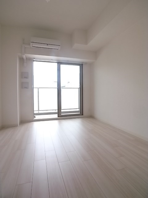 その他部屋・スペース　広くて明るい寝室