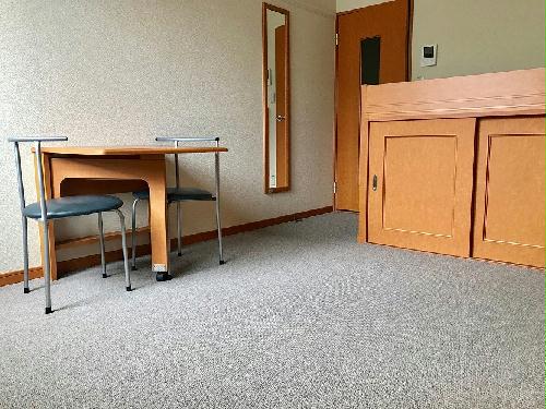 その他　お部屋によってカーペットの色が異なります