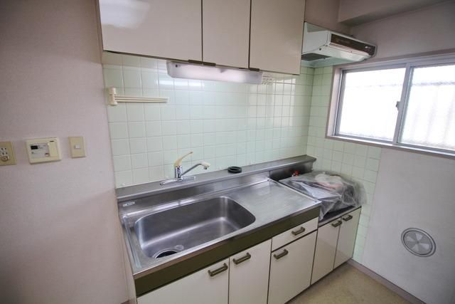 キッチン　★窓があって換気できるキッチンです★