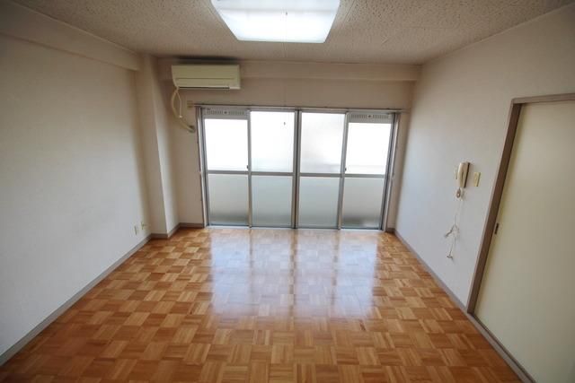 居室・リビング　★ゆったり使える日当たり良好な洋室です★