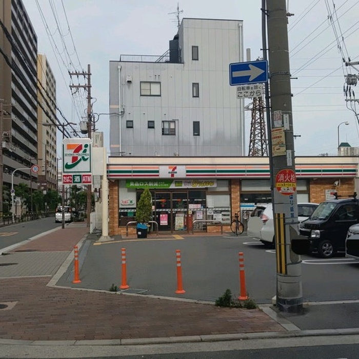 コンビニ　セブンイレブン（コンビニ）まで179m