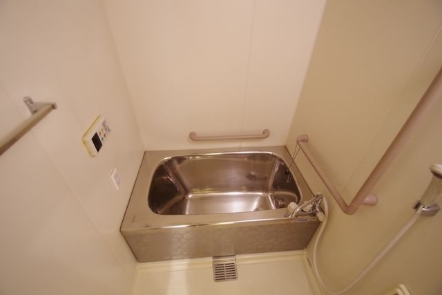 バス・シャワールーム　★追い焚き付き・綺麗な浴槽です☆