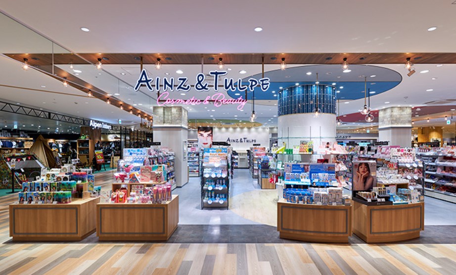 ドラックストア　アインズ＆トルペカメイドクロック店（ドラッグストア）まで580m