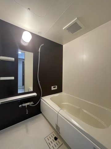 バス・シャワールーム　※同室タイプの画像です。内装の色などが異なる場合があります。