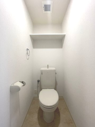 トイレ　※同室タイプの画像です。内装の色などが異なる場合があります。