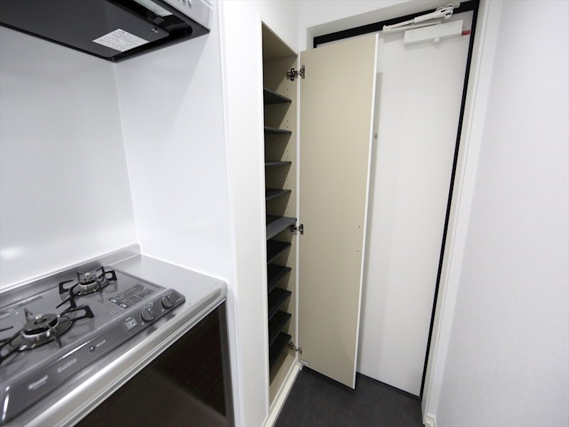 玄関　玄関　シューズボックス付（収納充実してます）