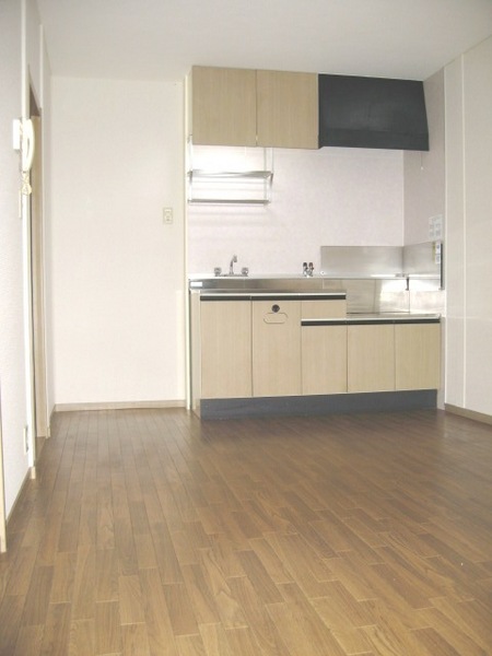 居室・リビング　床が明るい色合いで綺麗です♪