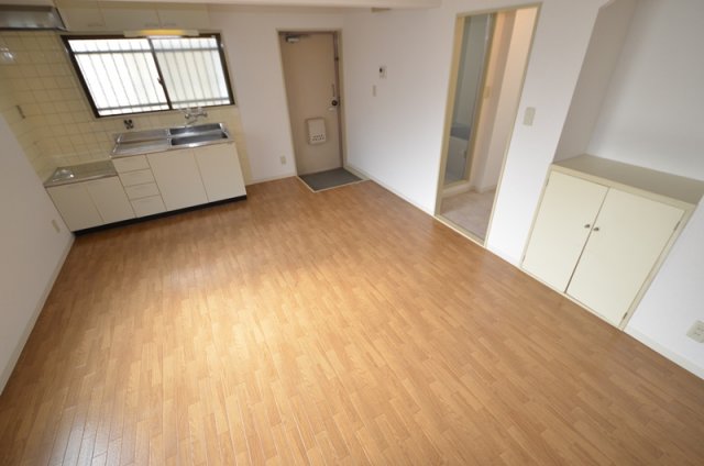 居室・リビング　床色が明るくて綺麗です♪