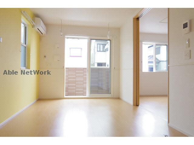 居室・リビング　※同物件別部屋