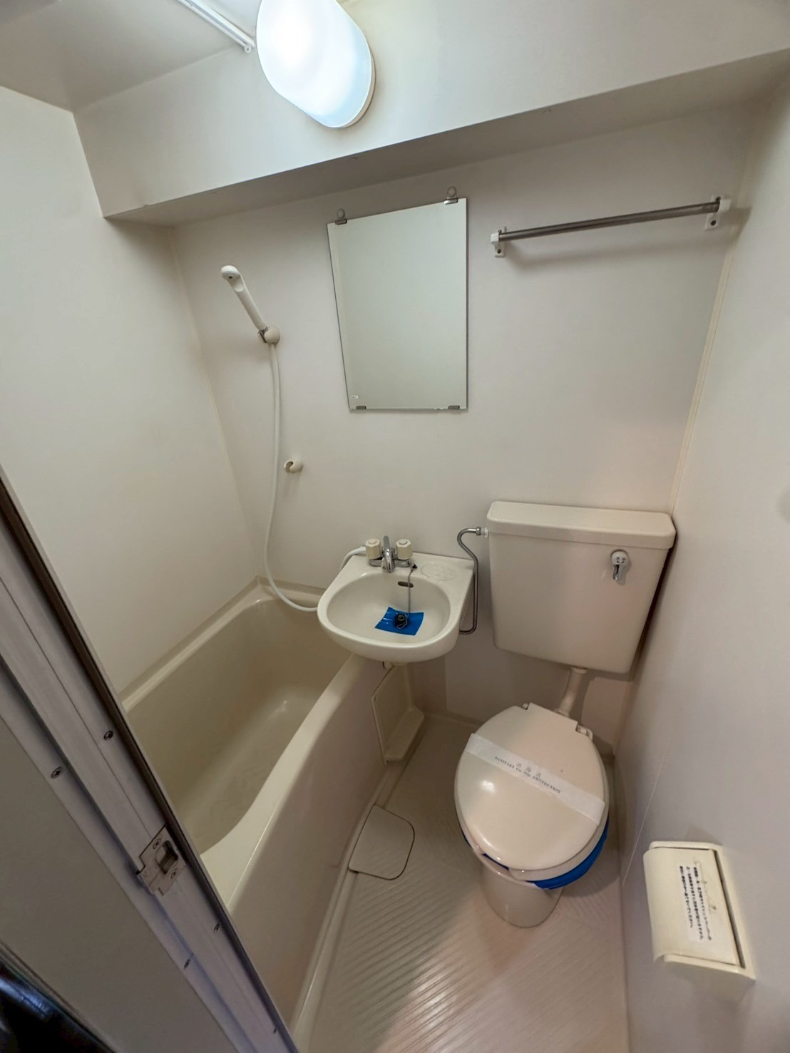 バス・シャワールーム　お掃除のしやすい３点ユニット