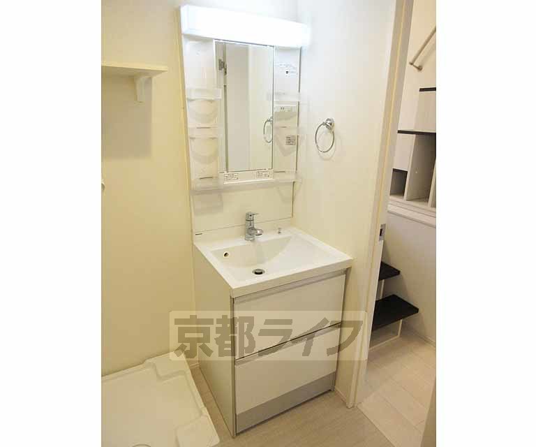 洗面設備　うれしい独立洗面台です