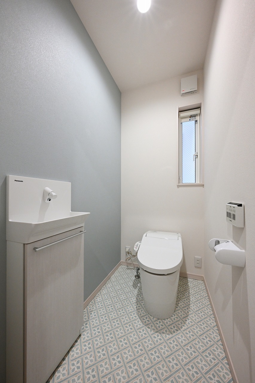 トイレ　トイレは全部で二か所ございます