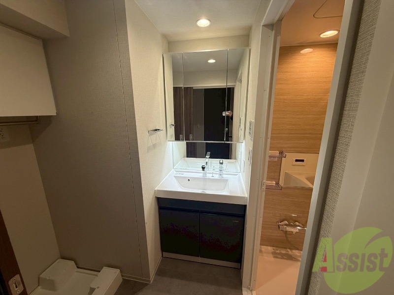 洗面設備　洗面台は独立洗面台です。毎日の暮らしが快適になりますね。