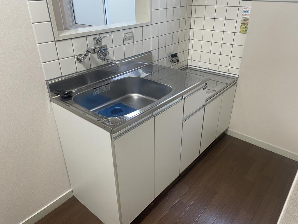 キッチン　（参考）他室の写真を使用しています。現況優先となります。
