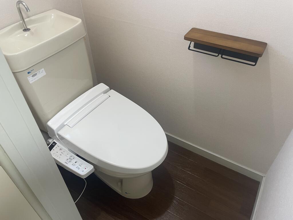 トイレ　（参考）他室の写真を使用しています。現況優先となります。