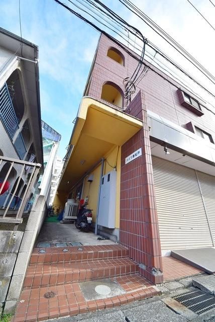 エントランス　建物の入り口です