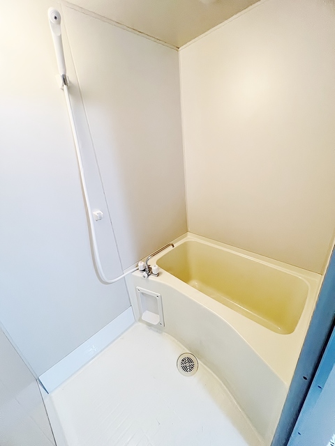 バス・シャワールーム　清潔感のある浴室