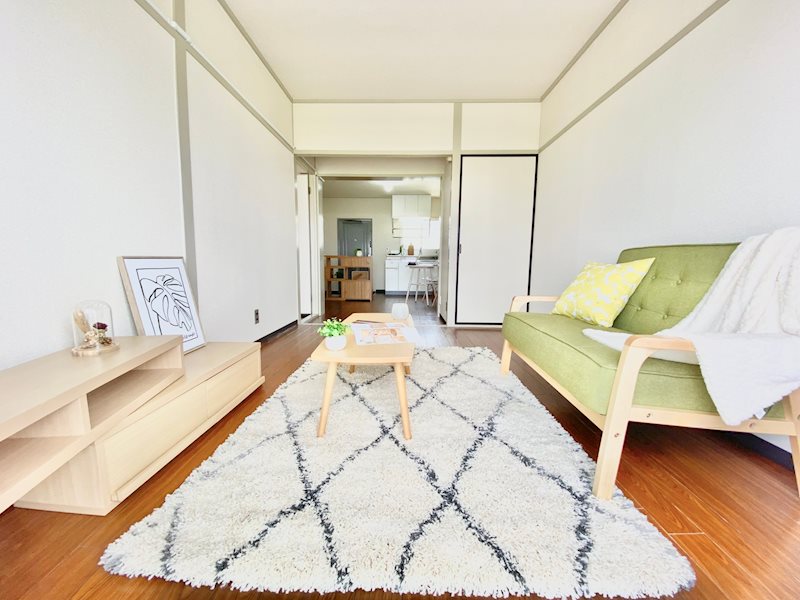 居室・リビング　モデルルーム参考写真です。