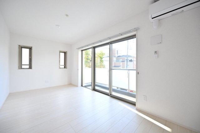 居室・リビング　☆明るい洋室☆