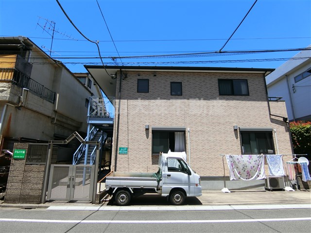 建物外観　2004年6月築　木造2階建て総戸数9戸 東京都大田区千鳥2