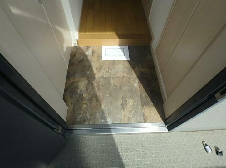 玄関　※別部屋参考写真