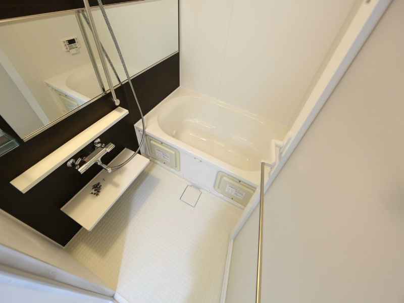 バス・シャワールーム　浴室暖房乾燥機付　追い焚き・オートバス機能付お風呂