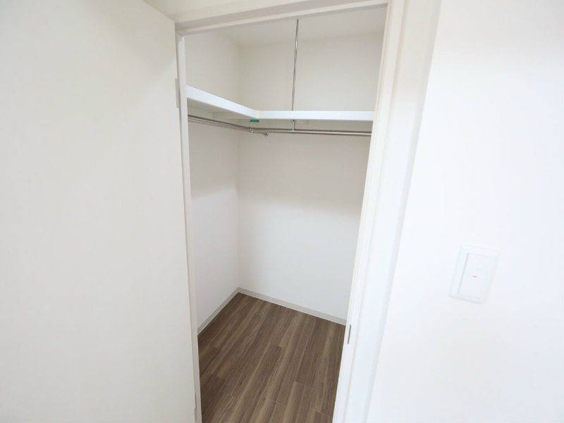 収納　ウォークインクローゼット（収納充実してます）